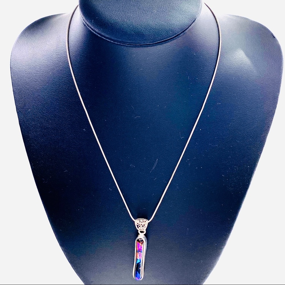 925 STERLING SILVER  NECKLACE & DICHROIC GLASS PENDANT APPROX SIZE 16”